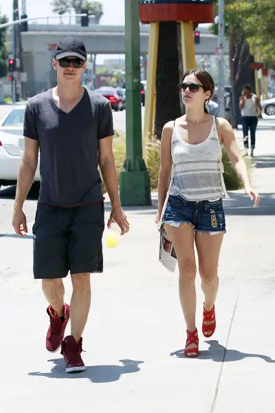Rachel Bilson's Casual Chic: A Stroll in Los Angeles - August 2012