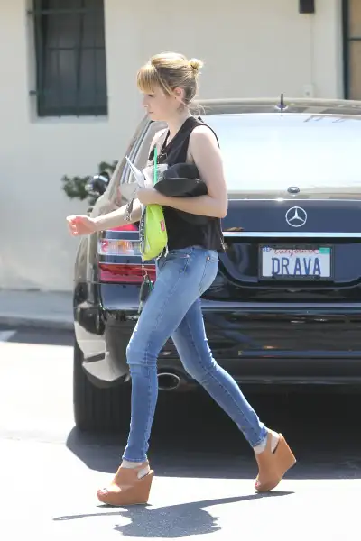 Emma Roberts's Hollywood Stroll: Blonde Beauty on the Walk of Fame