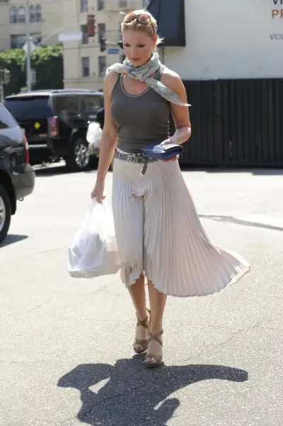 Katherine Heigl's Chic Shopping Spree in Los Angeles: A Stylish Stroll Down Memory Lane