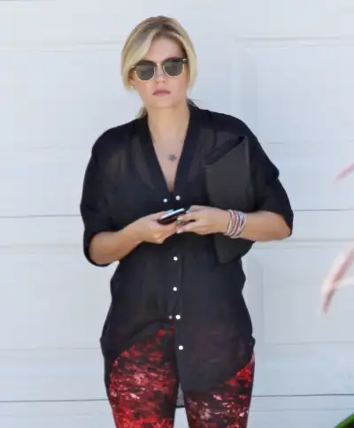 Elisha Cuthbert Enjoys a Day of Shopping in Brentwood