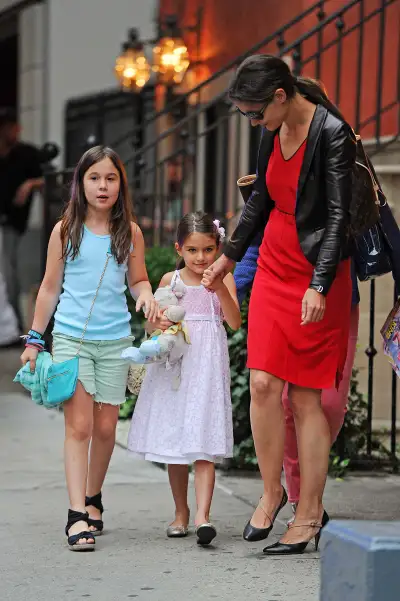 Katie Holmes Enjoys a Stroll and Taxi Ride in NYC